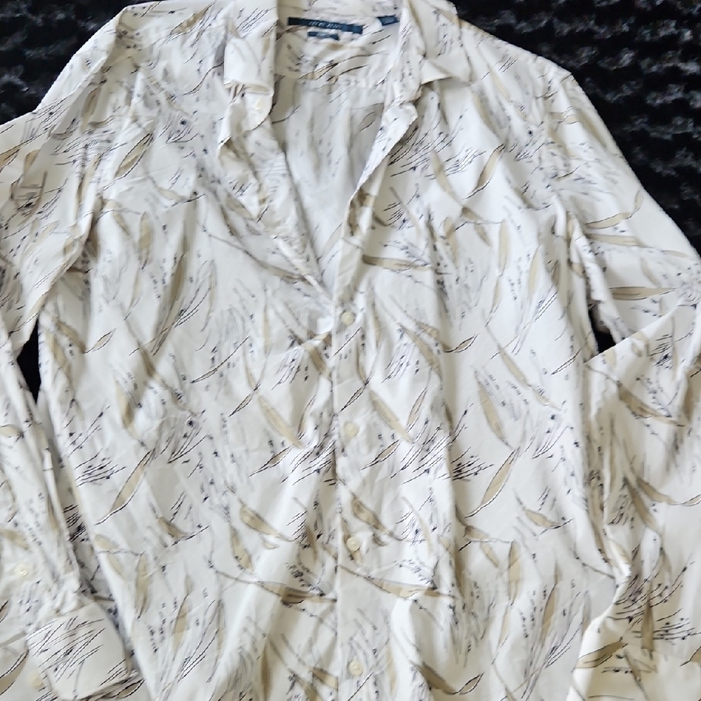 Perry Ellis White and Gray Patterned Dress Shirt